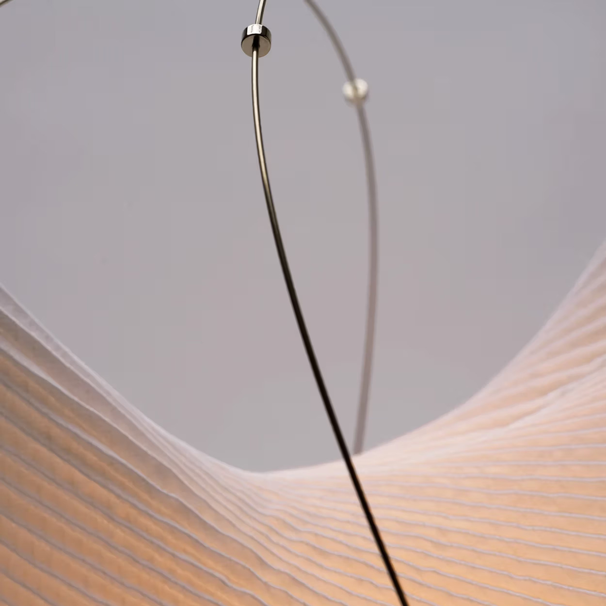 Issey Miyake donosi prepoznatljivi motiv plisea u dizajn enterijera