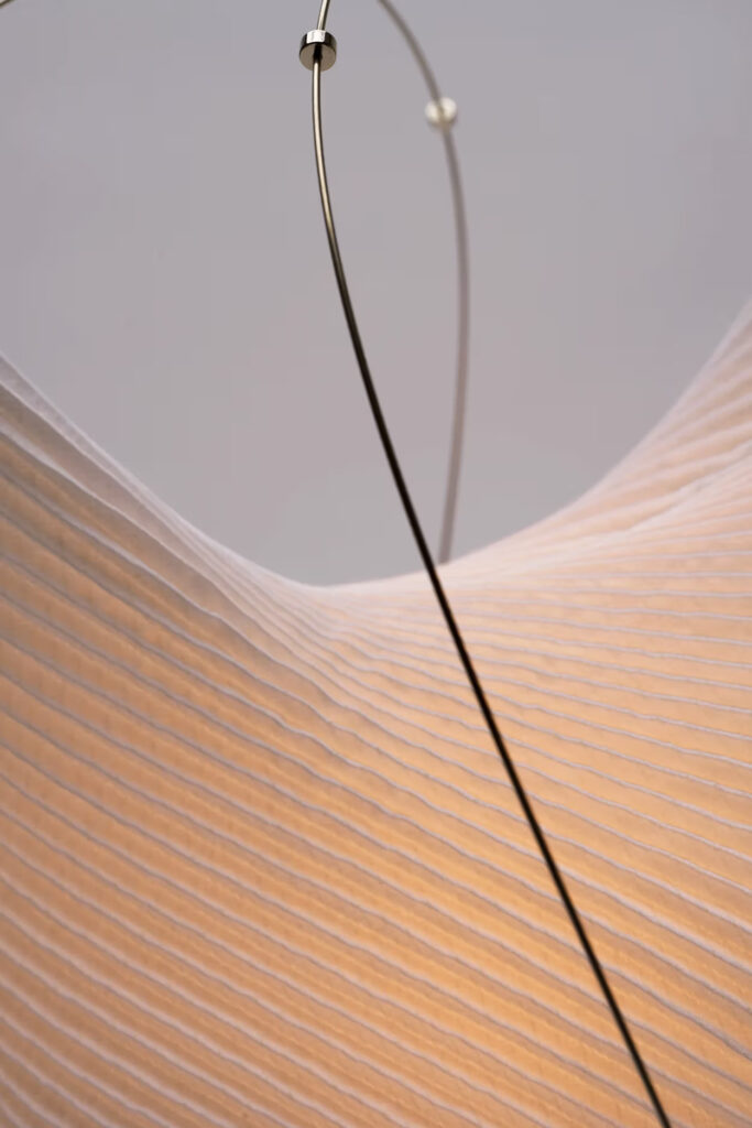 Issey Miyake donosi prepoznatljivi motiv plisea u dizajn enterijera