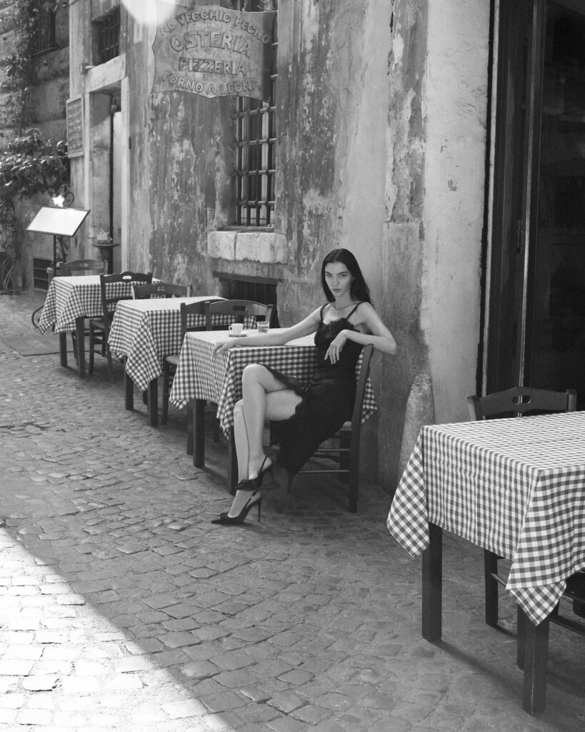 Mariacarla Boscono utelovljuje duh Dolce & Gabbana 