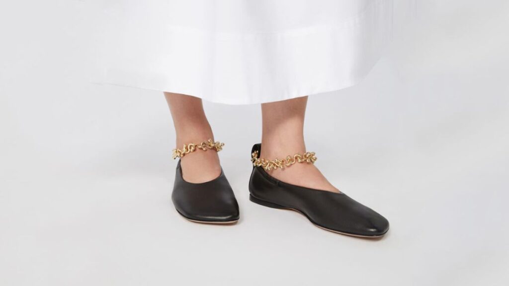 Ovog proleća nosimo baletanke sa zaokretom Moderne linije i dekorativni dodaci koji dižu vaš outfit na viši nivo