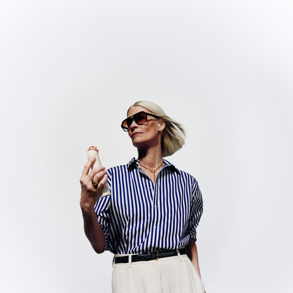 Dyson HushJet™ Mini Cool označava prvi prenosivi ventilator kompanije Dyson sa HushJet™ projekcijom vazduha, razvijen da obezbedi snažno, precizno i kontrolisano hlađenje u pokretu.