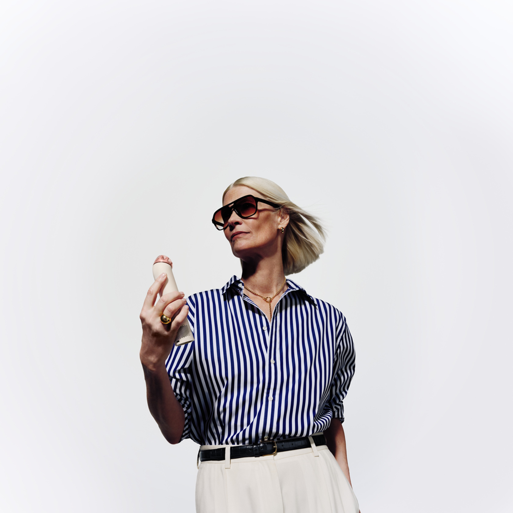 Dyson HushJet™ Mini Cool označava prvi prenosivi ventilator kompanije Dyson sa HushJet™ projekcijom vazduha, razvijen da obezbedi snažno, precizno i kontrolisano hlađenje u pokretu.