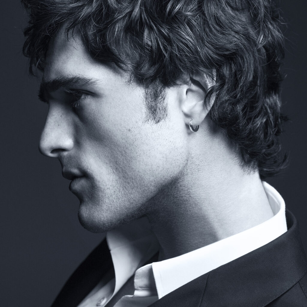 CHANEL imenuje Jacob Elordi za ambasadora kultnog mirisa BLEU DE CHANEL za 2026, spajajući svet filma, luksuza i modernog identiteta muškarca
