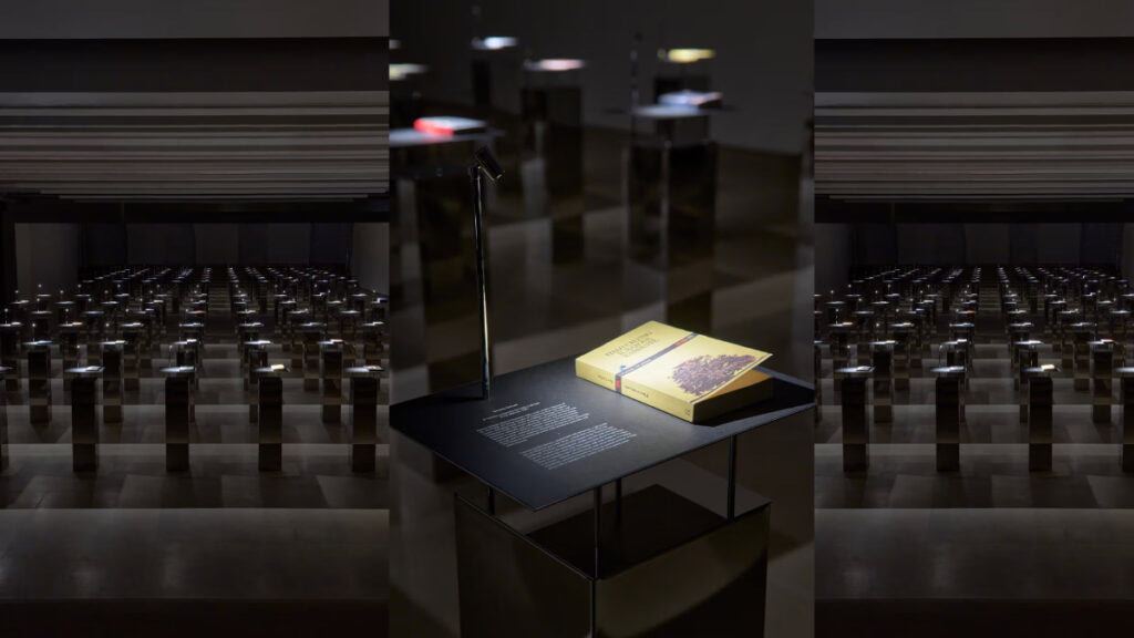 Jil Sander i Apartamento na Milan Design Week predstavljaju „Reference Library“ – izložbu sa 60 knjiga koja slavi fizičko čitanje.