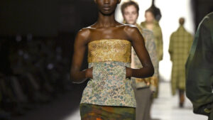 Printmaxxing donosi novu eru mode kroz sudaranje printova i uzoraka. Da li je moda spremna za vizuelni haos?