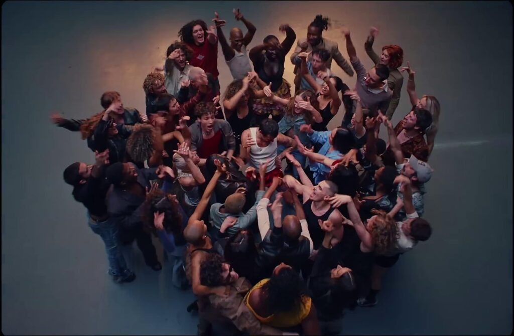 Harry Styles donosi fleš mob energiju u novi spot