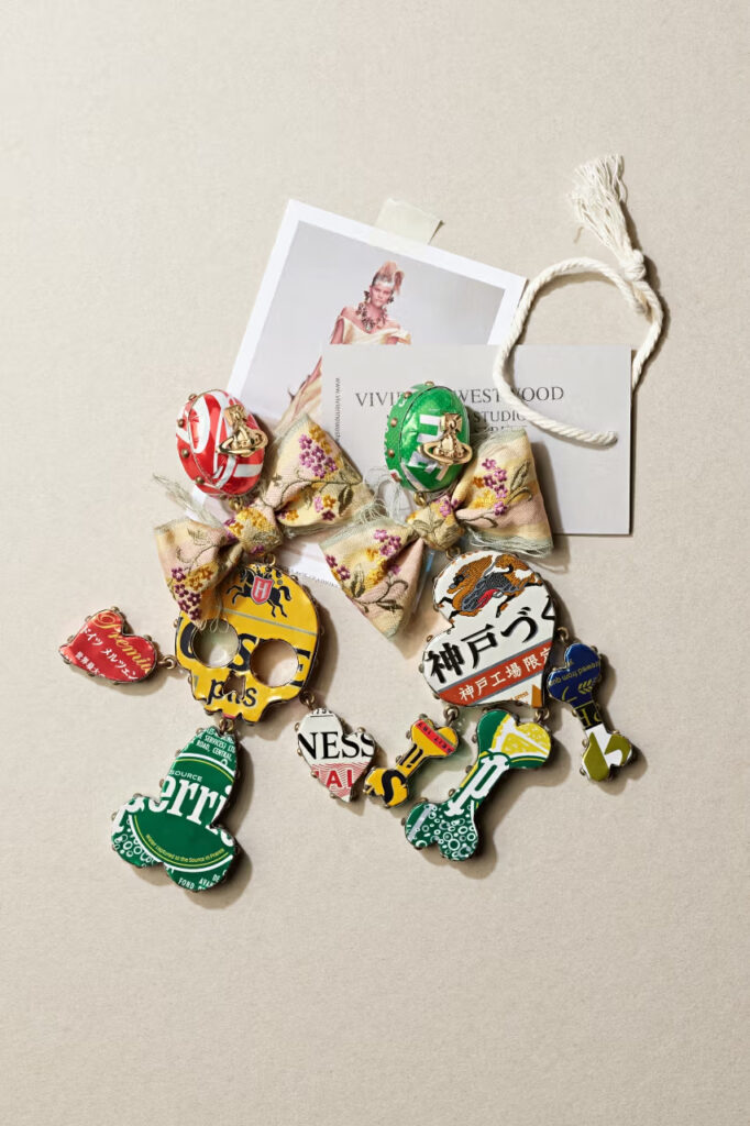 Izložba posvećena Vivienne Westwood nakitu stiže u V&A Dundee
Retrospektiva koja otkriva kako je buntovni nakit modne kuće Vivienne Westwood postao jedan od najuticajnijih simbola savremene mode