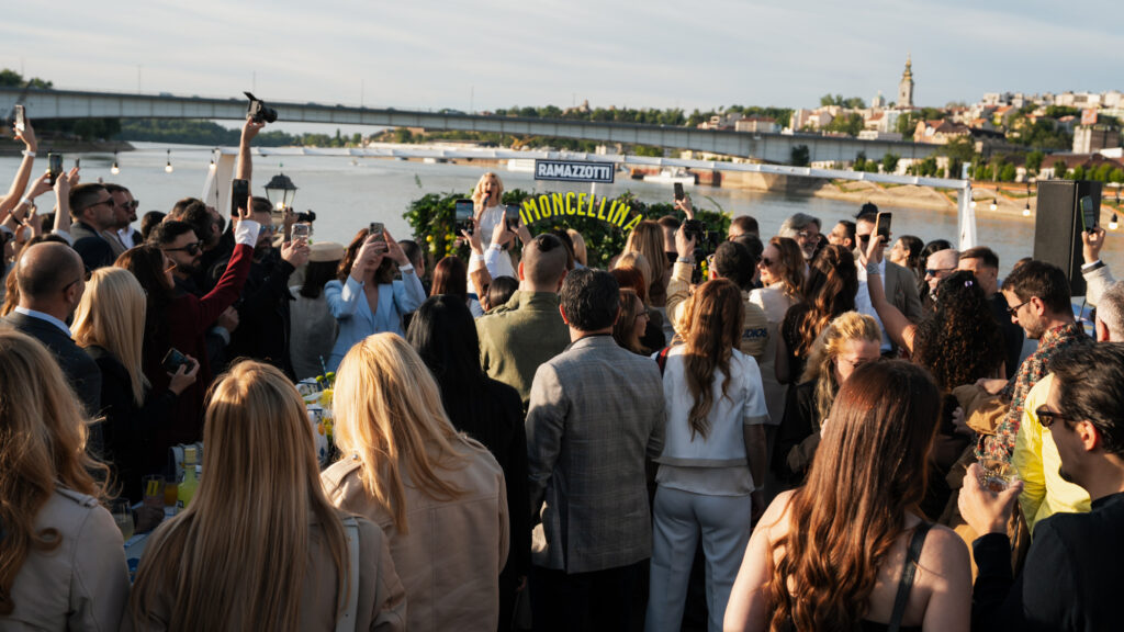 Aperitivo krstarenja Limoncellina u Beogradu povodom 30 godina Pernod Ricard u Srbiji – DJ, stand up i italijanski ugođaj na reci.