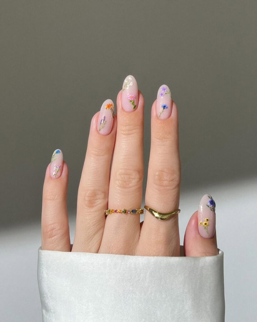 Floralni manikir za proleće donosi nežne cvetne motive, pastelne nijanse i elegantan nail art inspirisan prirodom.
