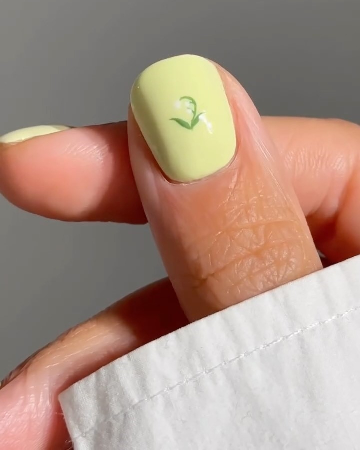 Floralni manikir za proleće donosi nežne cvetne motive, pastelne nijanse i elegantan nail art inspirisan prirodom.