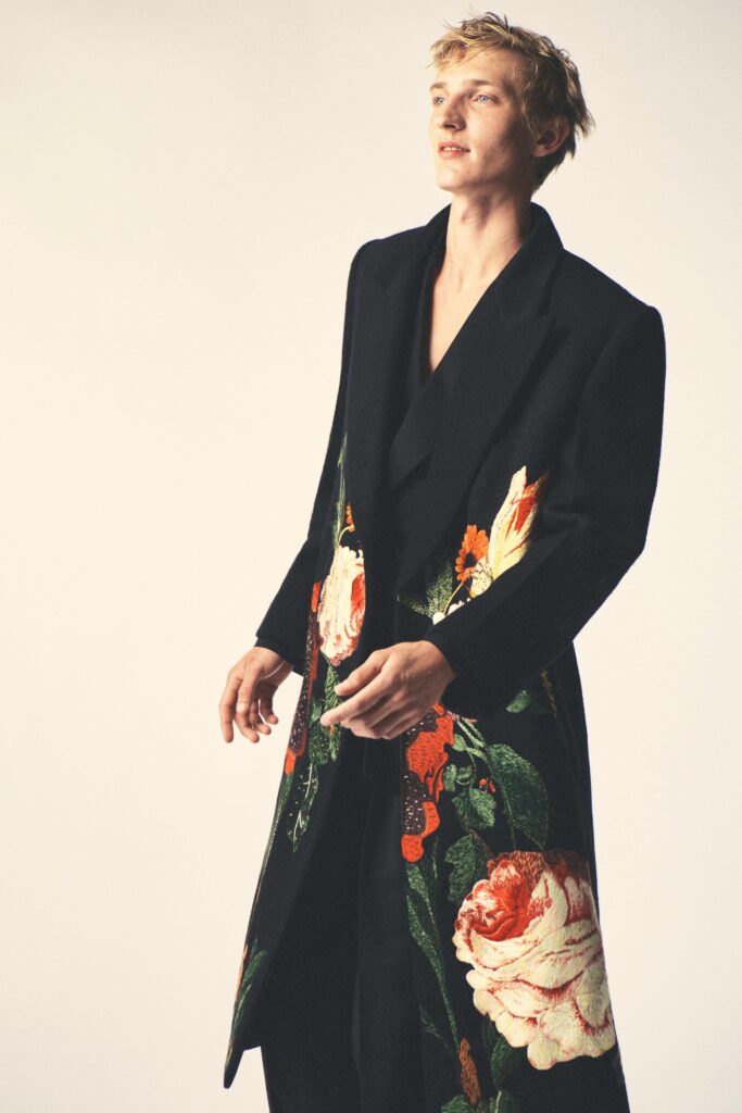 Givenchy otvara novo poglavlje muške mode
Sarah Burton pokazuje kako tradicija, umetnost i individualni stil mogu da oblikuju garderobu budućnosti
