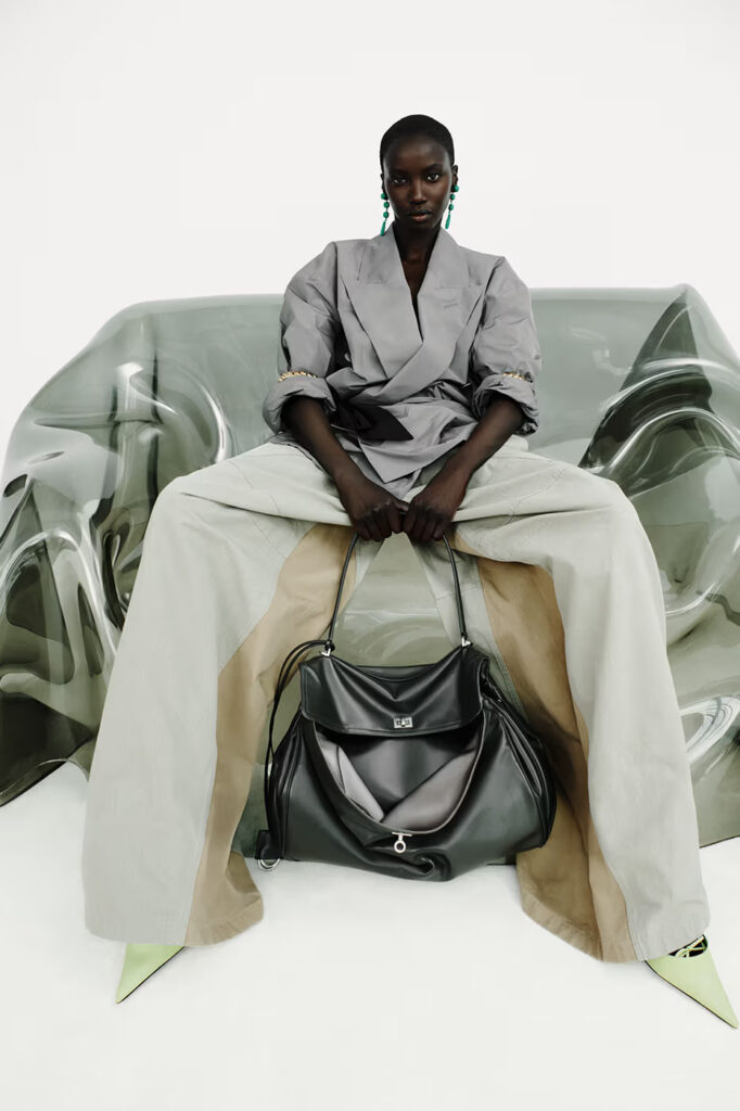 Balenciaga „Unsized“: Moda bez veličine i granica za proleće 2027