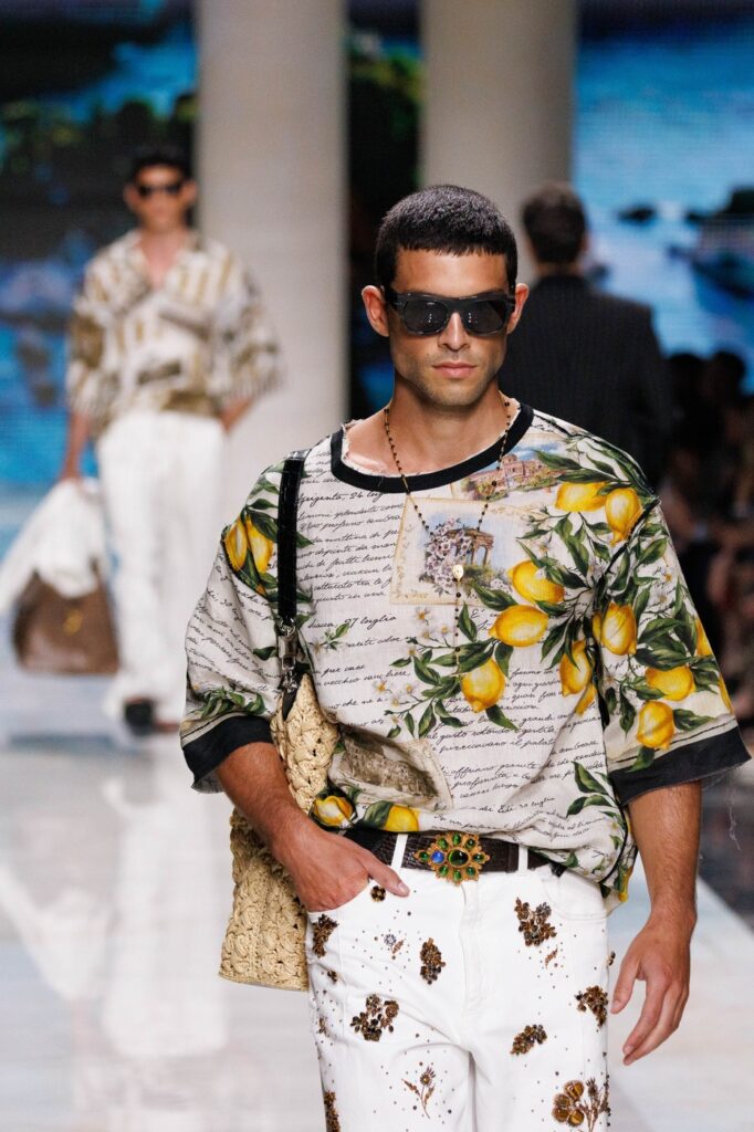 Dolce & Gabbana proleće/leto 2027. nas vodi pravo u srce Sicilije
Kolekcija„Sicilian Holidays“ bila je svojevrsno modno razgledanje najlepših delova Mediterana