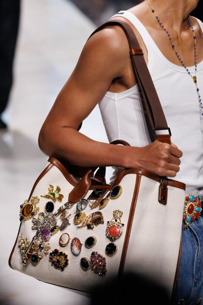 Dolce & Gabbana proleće/leto 2027. nas vodi pravo u srce Sicilije
Kolekcija„Sicilian Holidays“ bila je svojevrsno modno razgledanje najlepših delova Mediterana