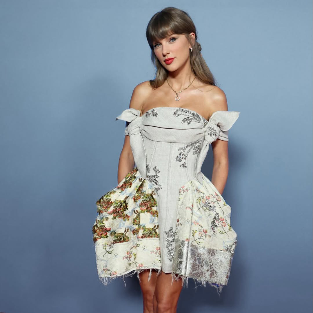 Taylor Swift zablistala je na premijeri filma Toy Story 5, a fanovi veruju da je njen stajling krio posebnu poruku.