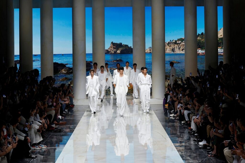 Dolce & Gabbana prolećeleto 2027. nas vodi pravo u srce Sicilije
Kolekcija„Sicilian Holidays“ bila je svojevrsno modno razgledanje najlepših delova Mediterana