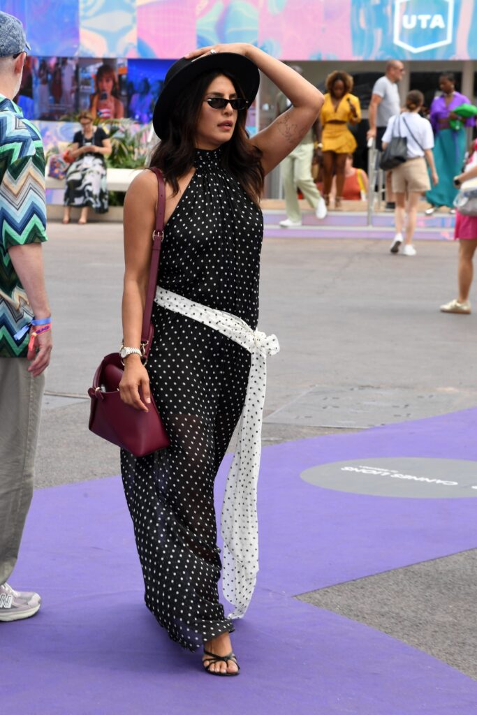 Tufne, til i Cannes: Priyanka Chopra u haljini koja dominira rivijerom