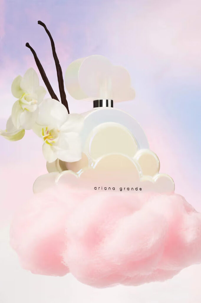 Ariana Grande predstavila je „Cloud Aurora“, novi miris iz kolekcije „Cloud“ sa notama vanile, mošusa i toplih drvenastih akorda