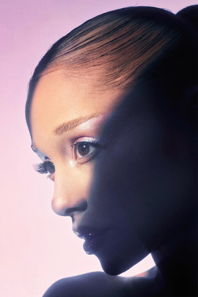 Ariana Grande predstavila je „Cloud Aurora“, novi miris iz kolekcije „Cloud“ sa notama vanile, mošusa i toplih drvenastih akorda