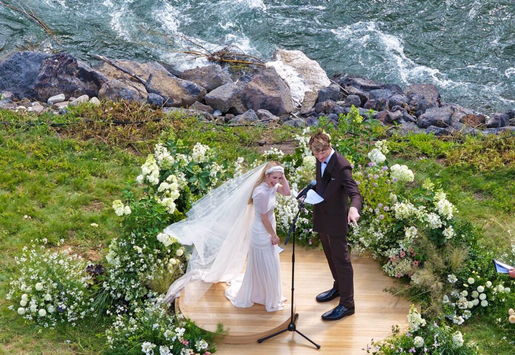 Emma Roberts i Cody John venčali su se na bajkovitoj ceremoniji
Diskretno, daleko od holivudskog glamura i uz venčanicu kuće Monique Lhuillier