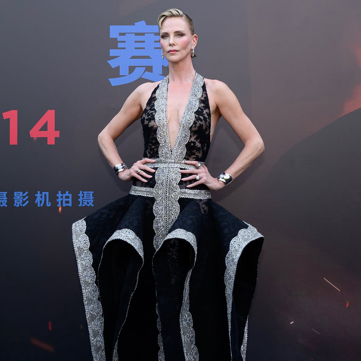 Via Givenchy Charlize Theron u Givenchy izdanju koje ćemo dugo pamtiti