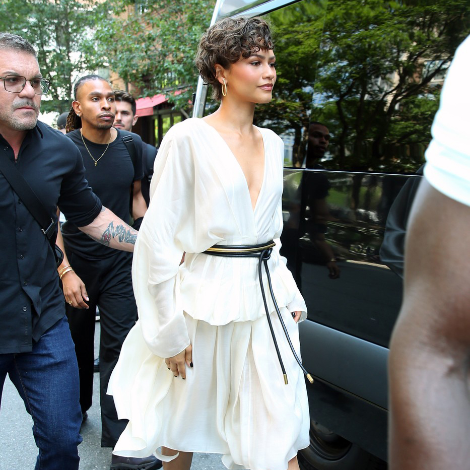 Zendaya u estetici filma The Odyssey u lepršavoj Khaite haljini najavljuje novi mitološki modni pravac u Njujorku.