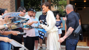 Zendaya u estetici filma The Odyssey u lepršavoj Khaite haljini najavljuje novi mitološki modni pravac u Njujorku.