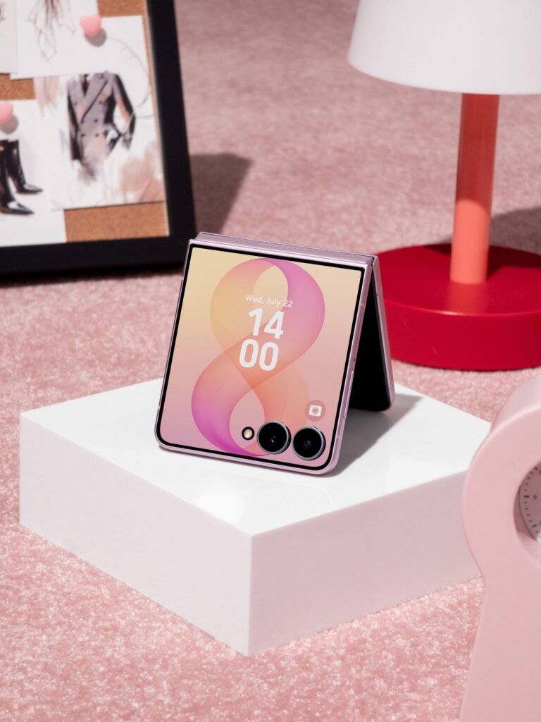 Lični stil i na ekranu: Kako Galaxy Z Flip8 pretvara FlexWindow u prostor za personalizaciju