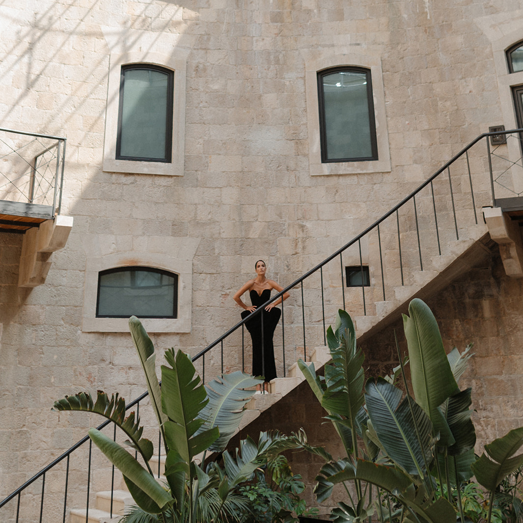 https://www.harpersbazaar.rs/moda/amina-hasanbegovic-silence-u-dijalogu-sa-mamulom