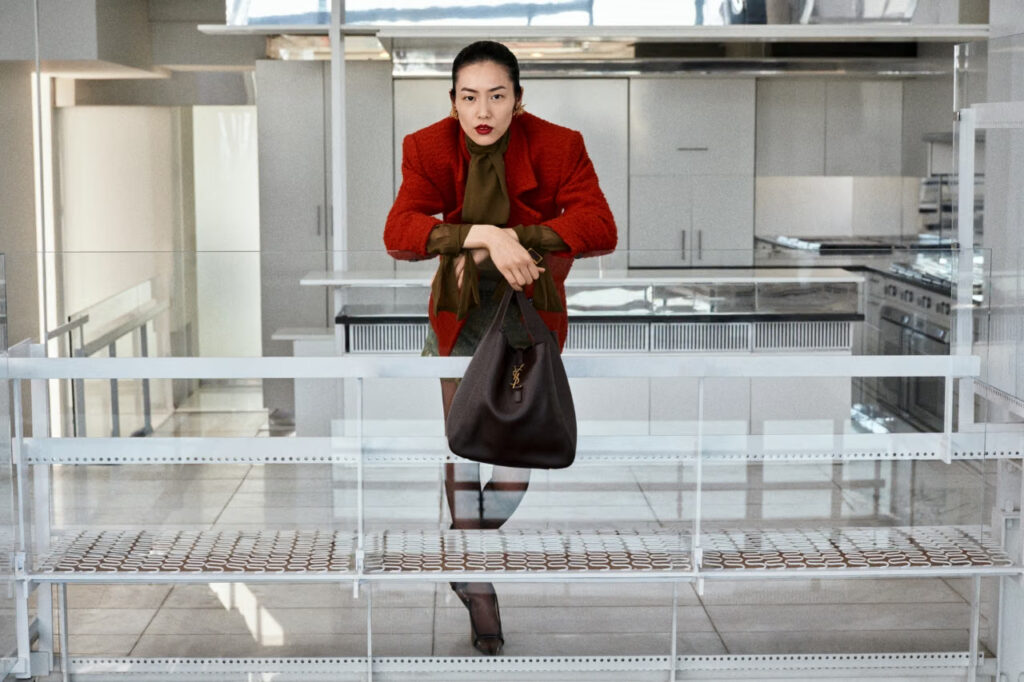 Rosé, Liu Wen i Connor Storrie u novoj Saint Laurent kampanji
Troje globalnih modnih i pop imena u viziji Anthonyja Vaccarella za sezonu FW26