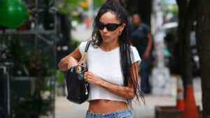 Zoë Kravitz ima novu omiljenu Saint Laurent torbu