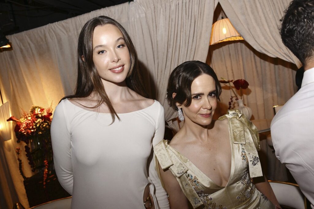 „Monster: The Lizzie Borden Story“ stiže na Netflix
Ella Beatty, Sarah Paulson, Charlie Hunnam i Rebecca Hall predvode glumačku postavu