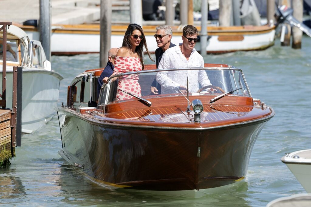 Amal Clooney u Veneciji bira Stella McCartney haljinu
