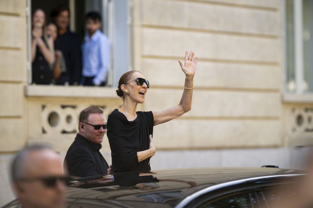 Céline Dion u Balenciaga haljini koja osvaja Pariz