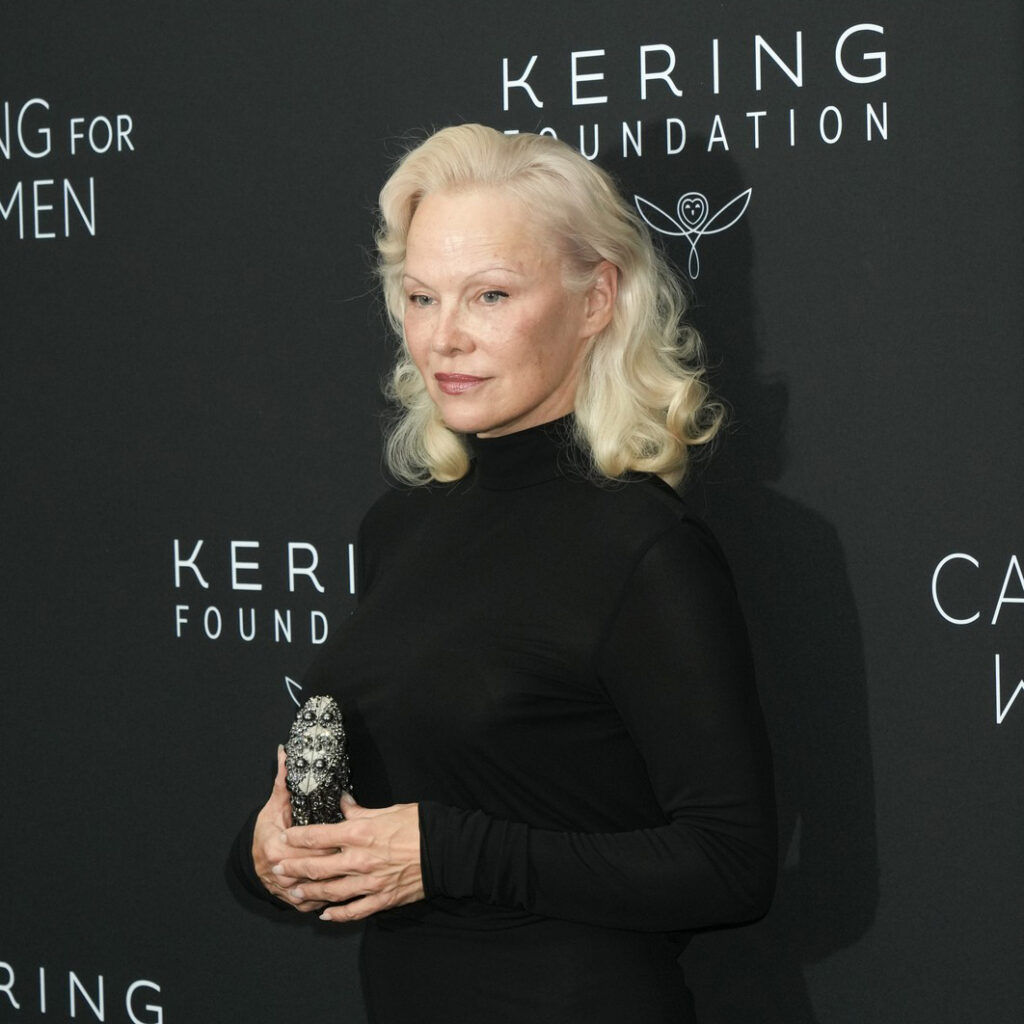 Pamela Anderson ima frizuru koja će obeležiti jesen 2026. Jennifer Graylock / Avalon / Profimedia