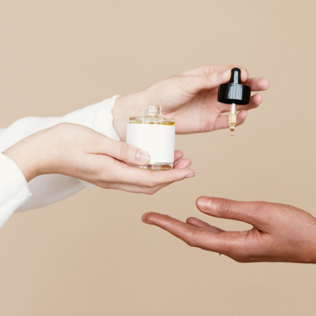 Kako ponovo uvesti retinol posle leta? Saznajte kako da ga koristite bez iritacija i prilagodite skincare rutinu jeseni.