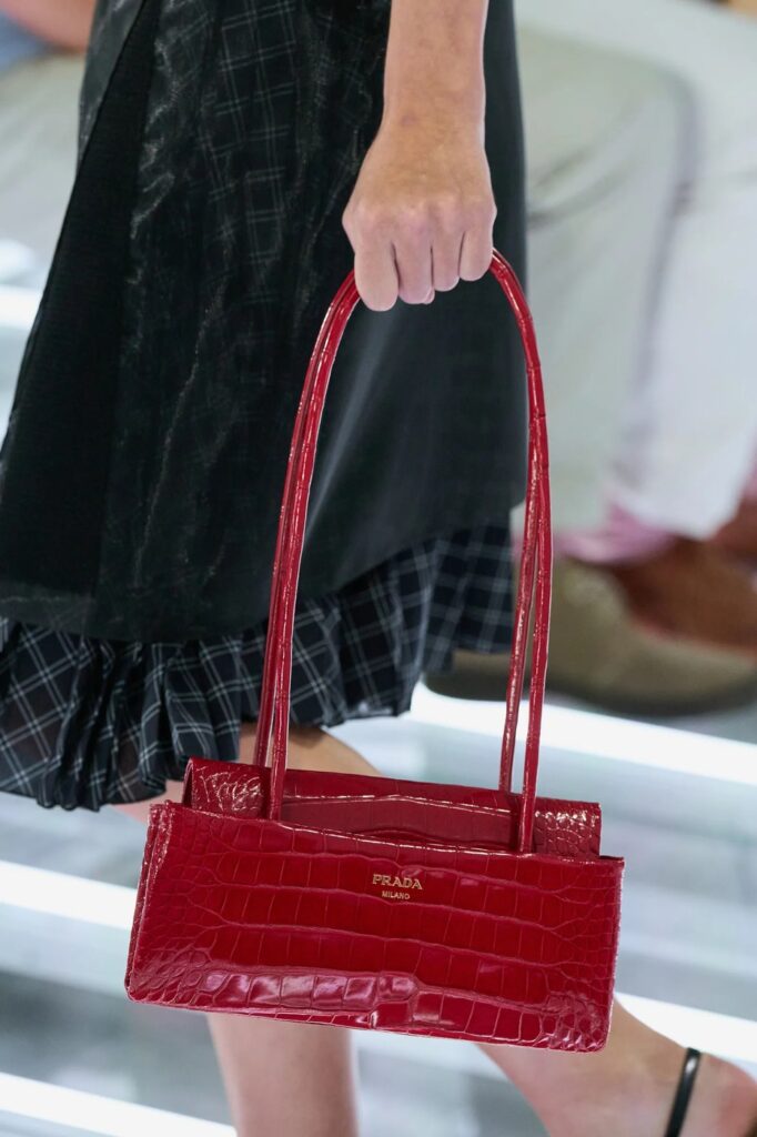 Prada ima novu modnu opsesiju Suknja je glavna zvezda sezone