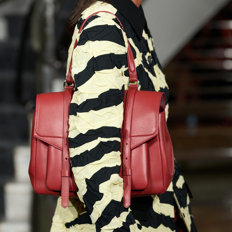 Proenza Schouler vraća kultnu PS1 torbu na NYFW. Upoznajte PS1 Walker, novu interpretaciju modela koji je obeležio jednu modnu eru.