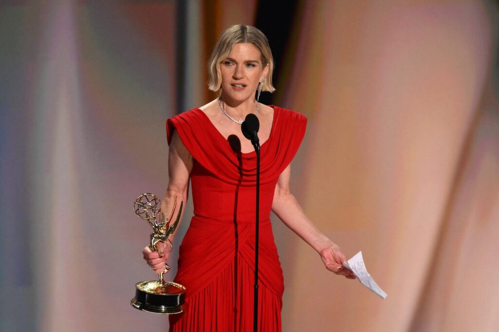 Primetime Emmy Awards 2026: Veče velikih iznenađenja
Rhea Seehorn konačno dobila Emmy